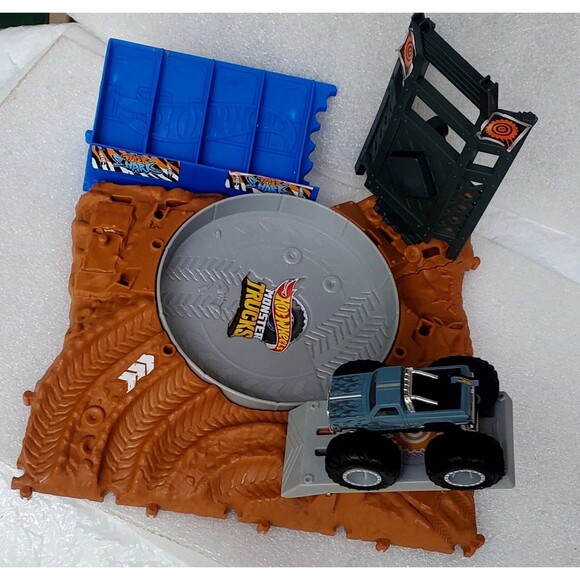 Hot Wheels Tiger Shark Arena Smashers + '68 Chevy Monster Truck Bundle Lot - Picture 2 of 13